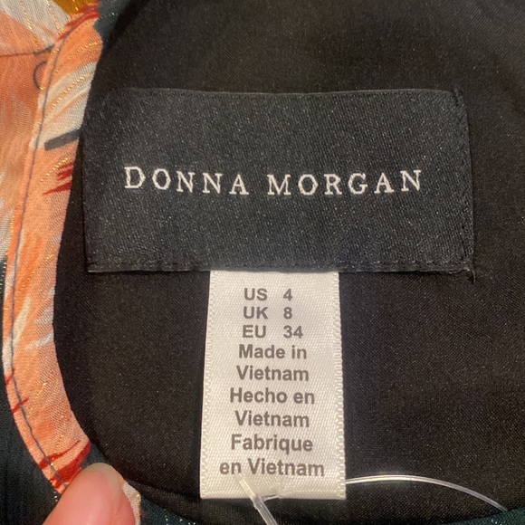 Donna Morgan Green Bell sleeve dress. - Picture 3 of 4